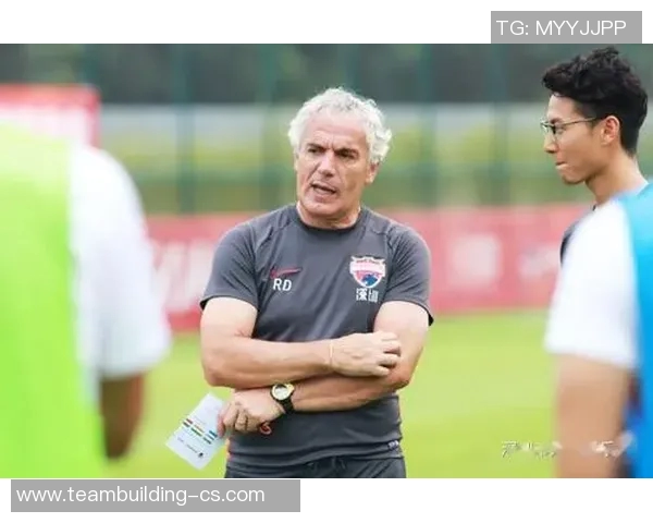 南京足球队在联合会杯中的默契配合与战术分析展现实力与团队精神 南京足球队在联合会杯中的默契配合与战术分析展现实力与团队精神