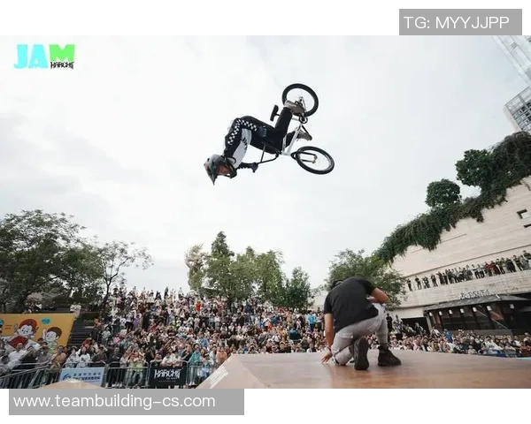 重庆滑板队在极限运动嘉年华中的默契配合与精彩表现点评 重庆滑板队在极限运动嘉年华中的默契配合与精彩表现点评