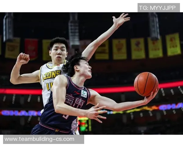 广东队与广厦队激烈对抗现场精彩瞬间回顾与分析