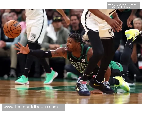 马库斯斯马特带领球队奋勇争先展现领袖风范与拼搏精神